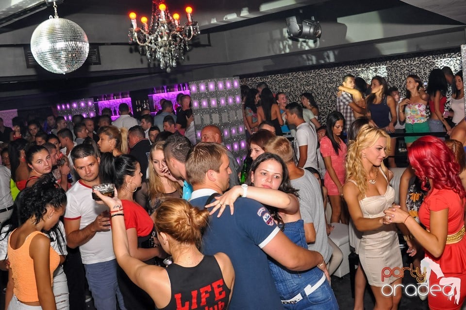 Muzică şi voie bună în Life Club, 