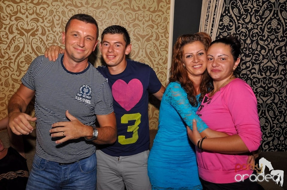 Muzică şi voie bună în Life Club,
