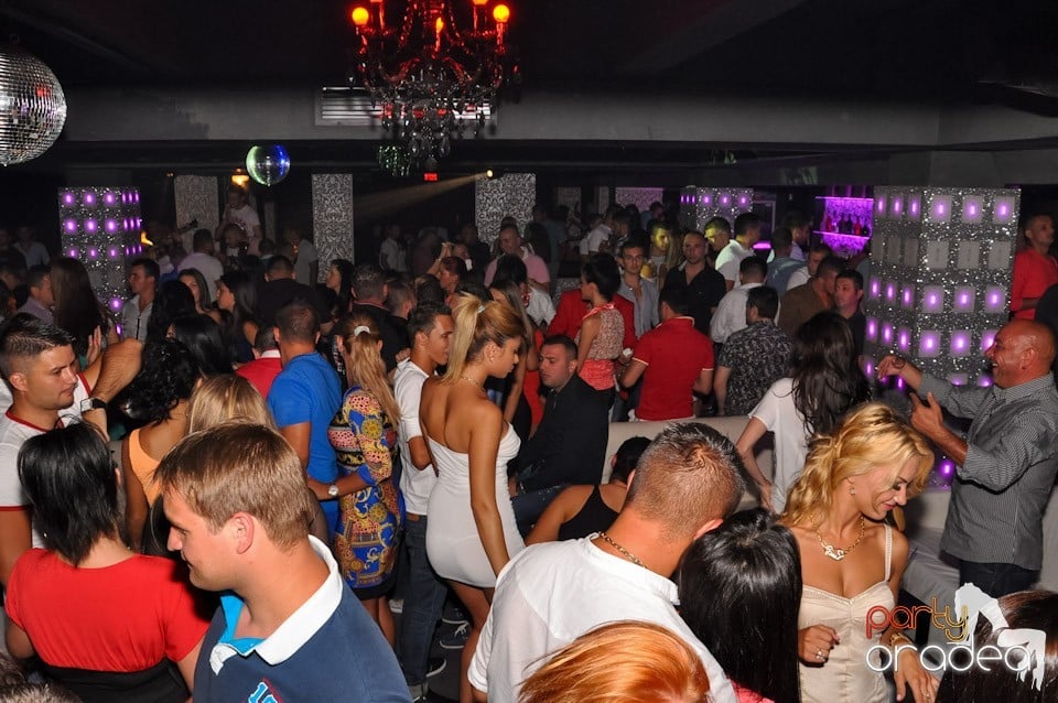 Muzică şi voie bună în Life Club,