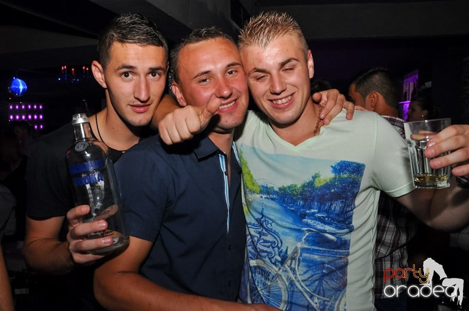 Muzică şi voie bună în Life Club,