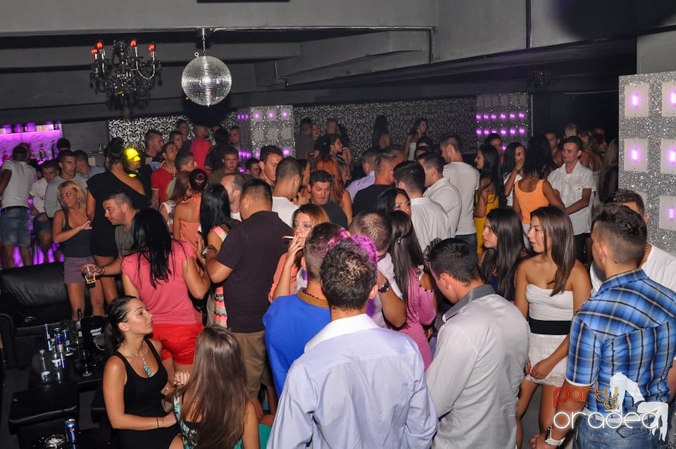 Muzică şi voie bună în Life Club,