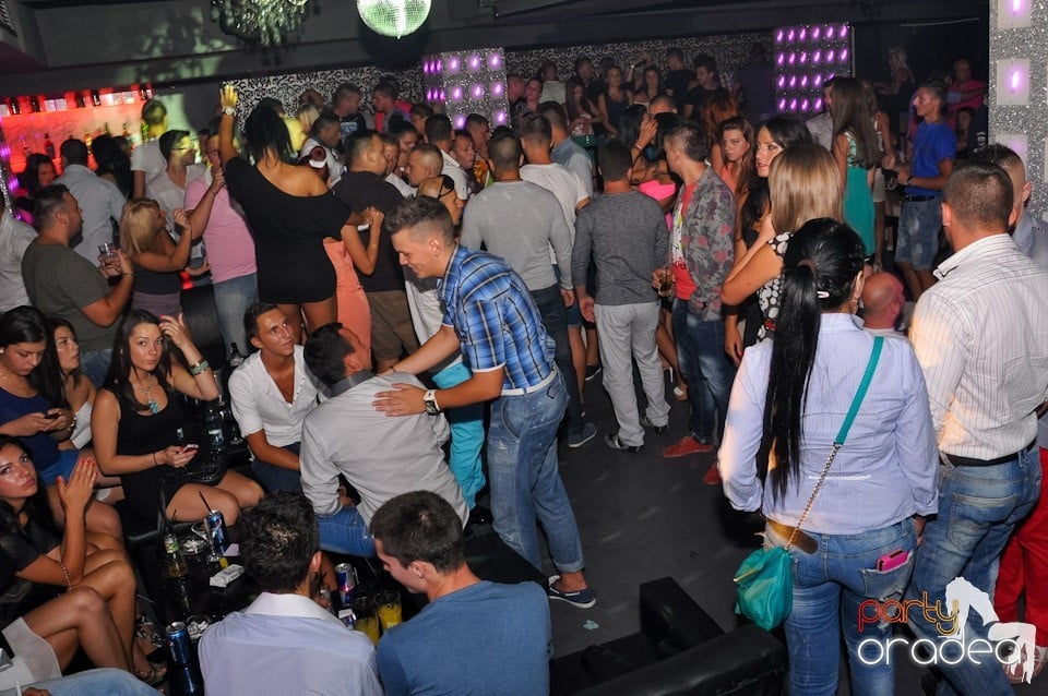 Muzică şi voie bună în Life Club,