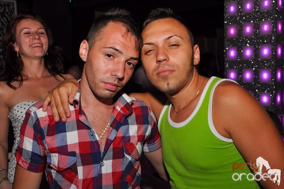 Muzică şi voie bună în Life Club,