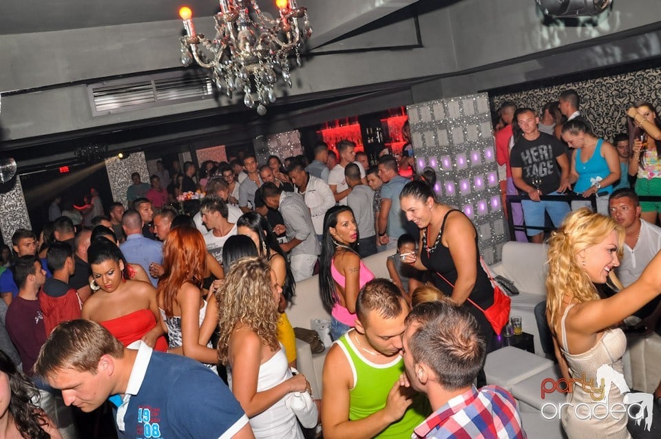 Muzică şi voie bună în Life Club,