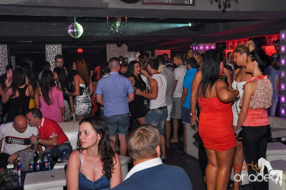 Muzică şi voie bună în Life Club,