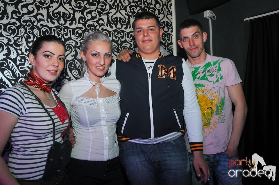 Nebunie în Club Life, 