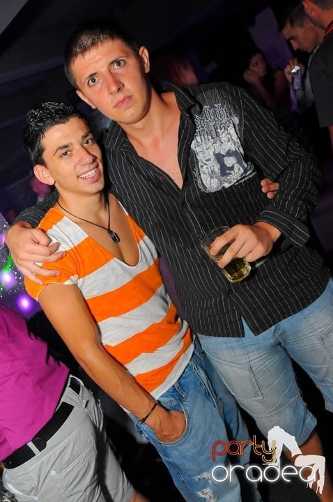 Nebunie în Club Life, 