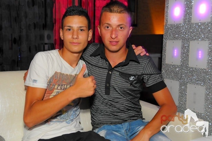 Nebunie în Club Life, 