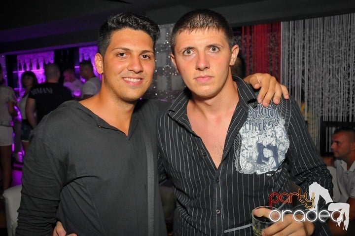 Nebunie în Club Life, 