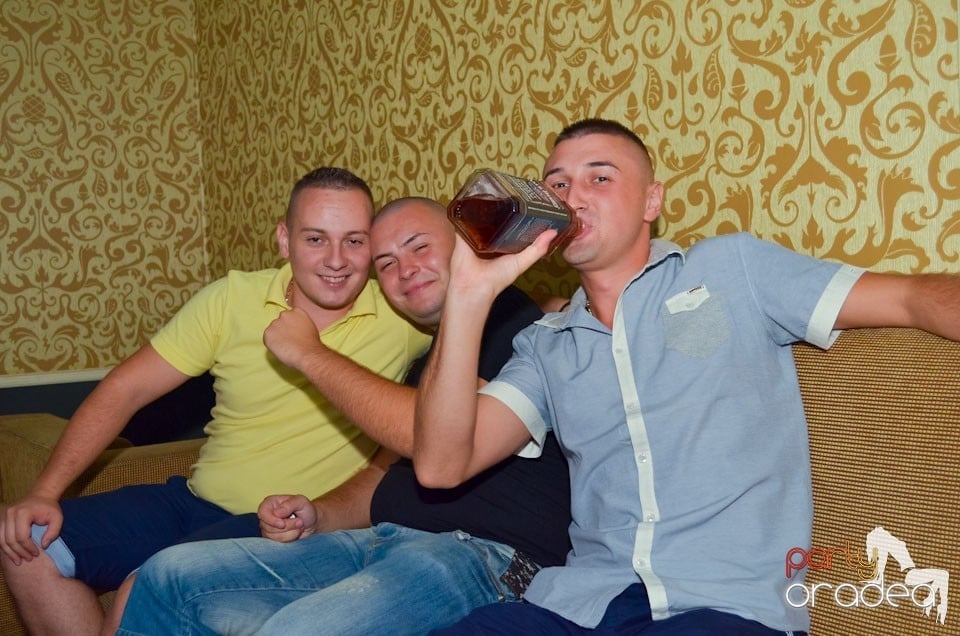 Nebunie în Club Life, 