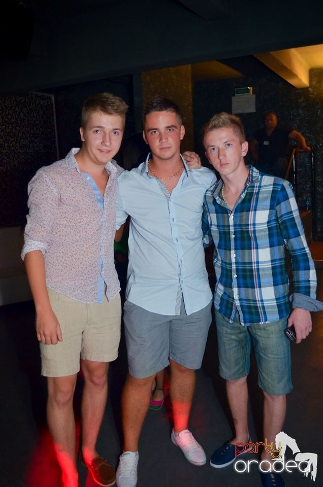 Nebunie în Club Life, 