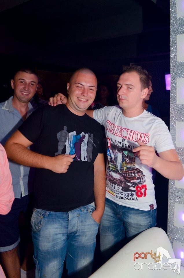 Nebunie în Club Life, 