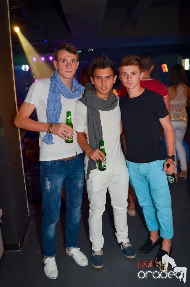 Nebunie în Club Life, 