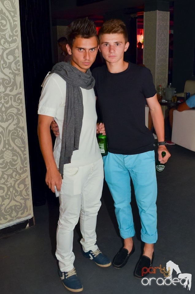 Nebunie în Club Life, 