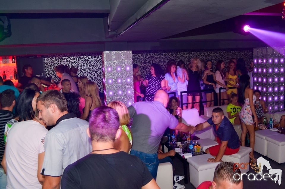 Nebunie în Club Life, 