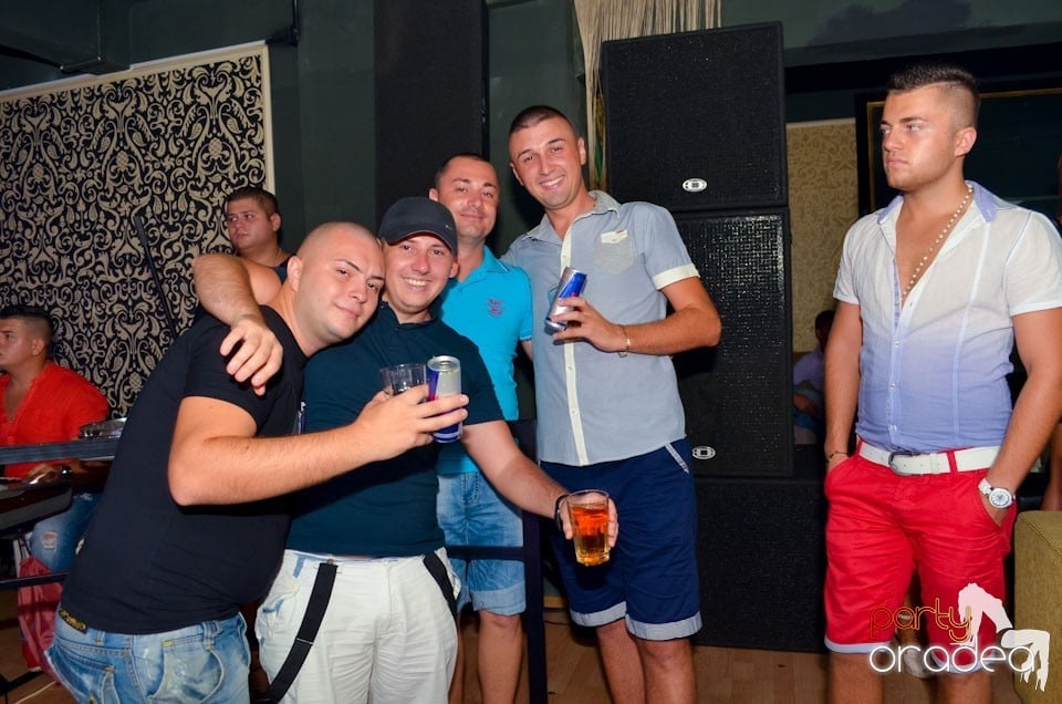 Nebunie în Club Life, 