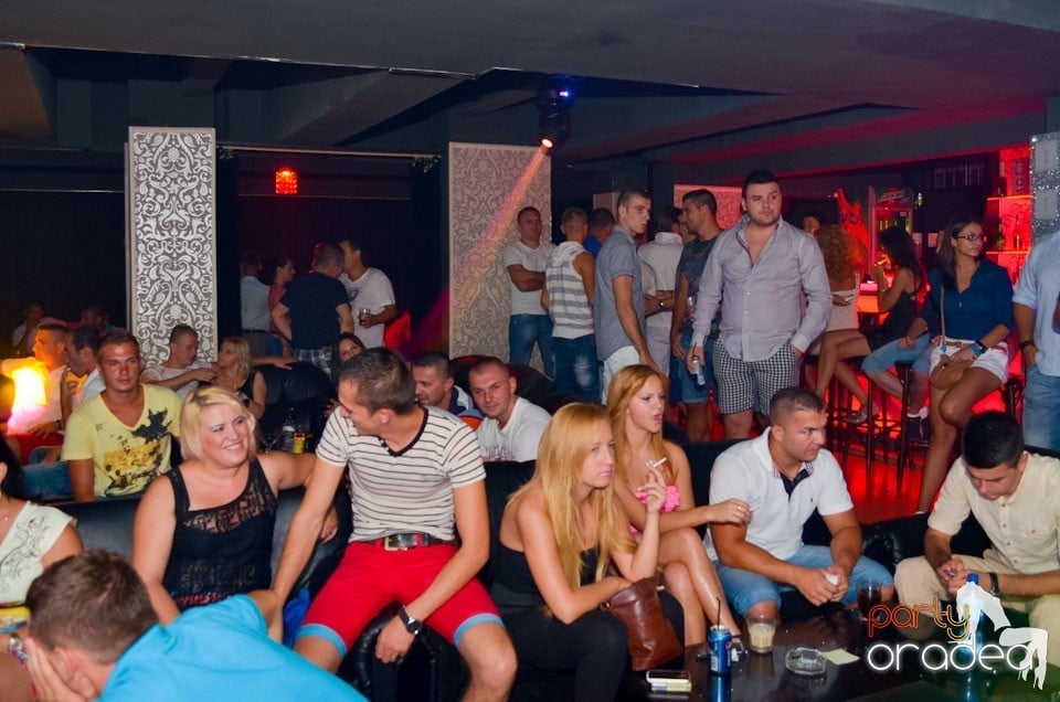 Nebunie în Club Life, 