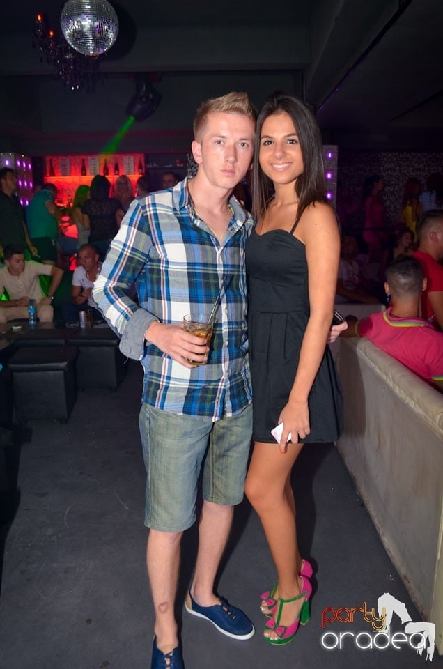 Nebunie în Club Life, 