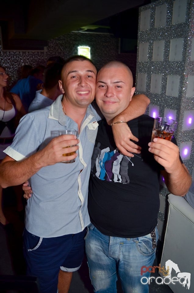 Nebunie în Club Life, 