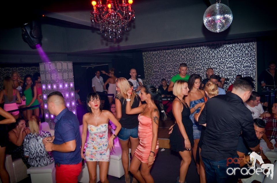 Nebunie în Club Life, 