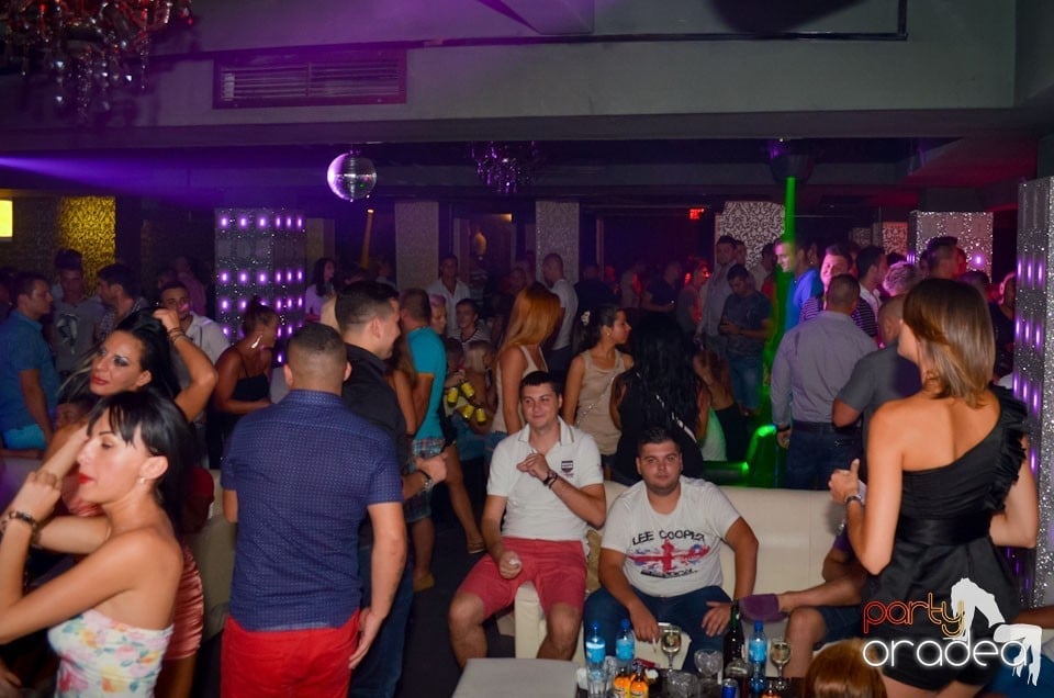 Nebunie în Club Life, 