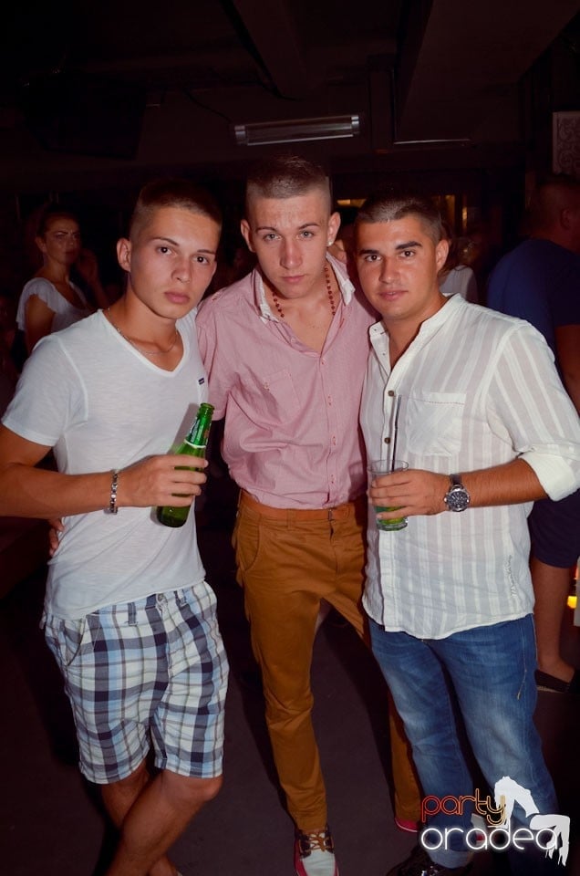 Nebunie în Club Life, 