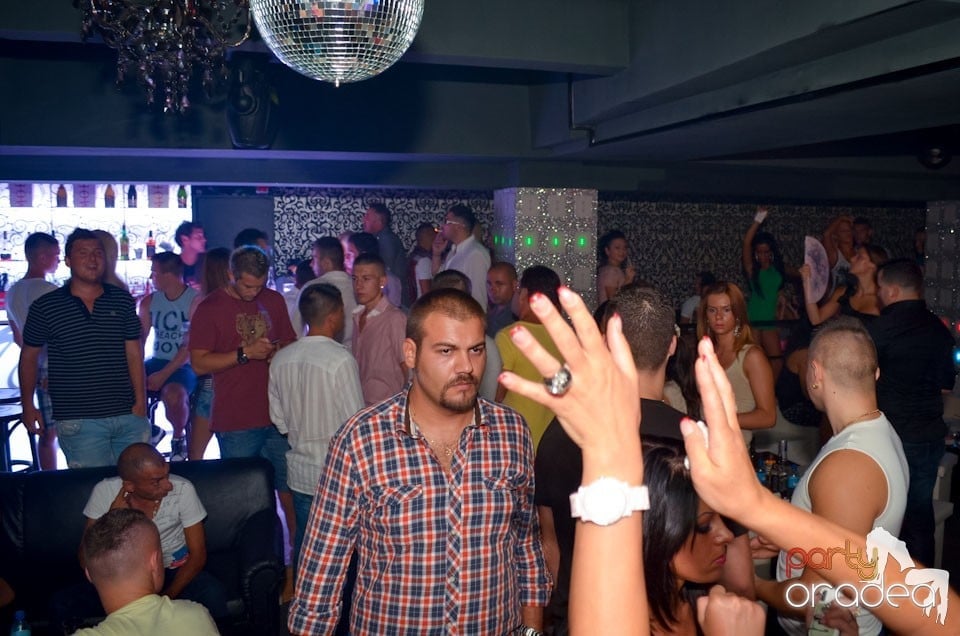 Nebunie în Club Life, 