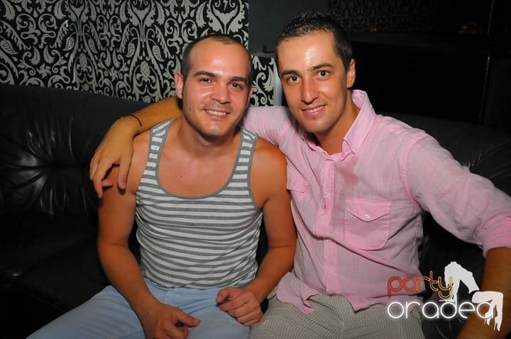 Nebunie în Club Life, 