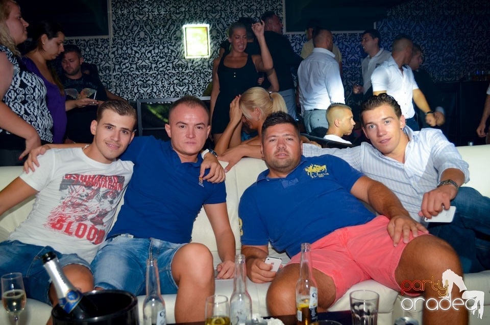 Nebunie în Club Life, 