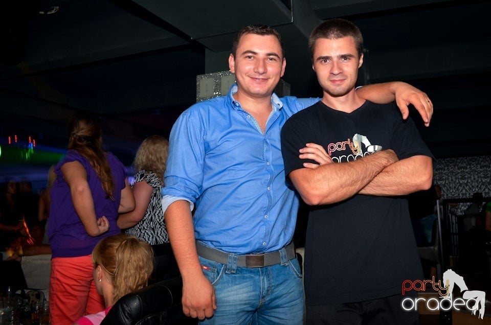 Nebunie în Club Life, 