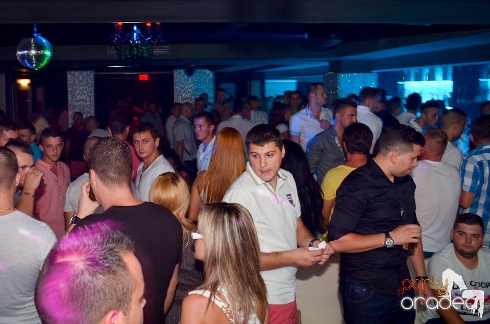 Nebunie în Club Life, 