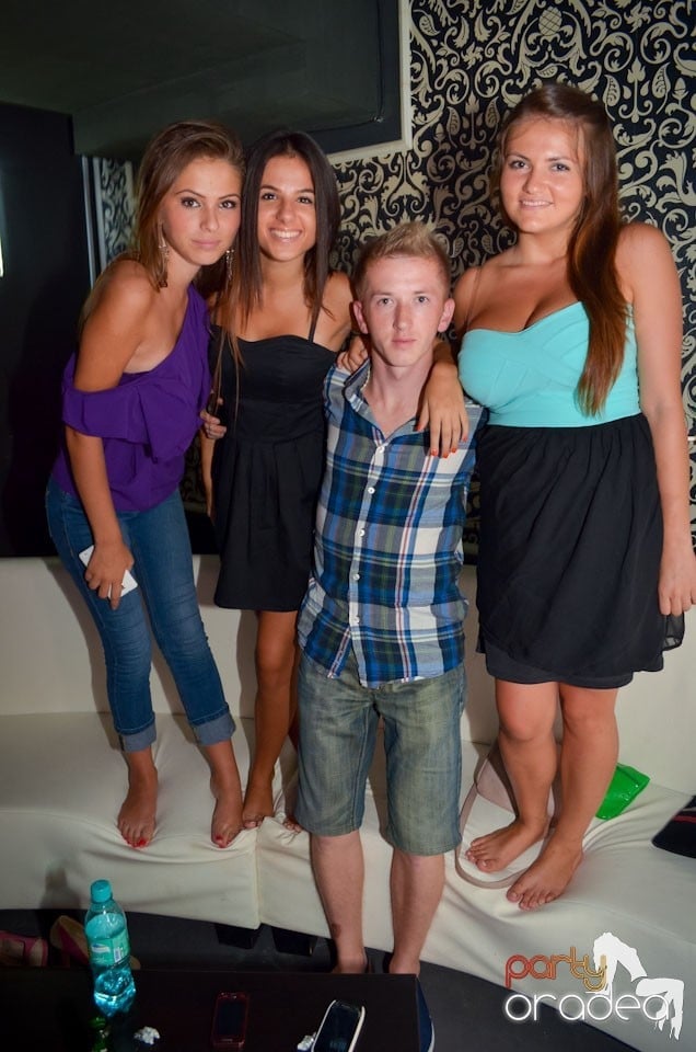 Nebunie în Club Life, 