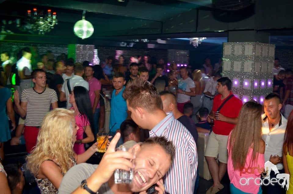 Nebunie în Club Life, 