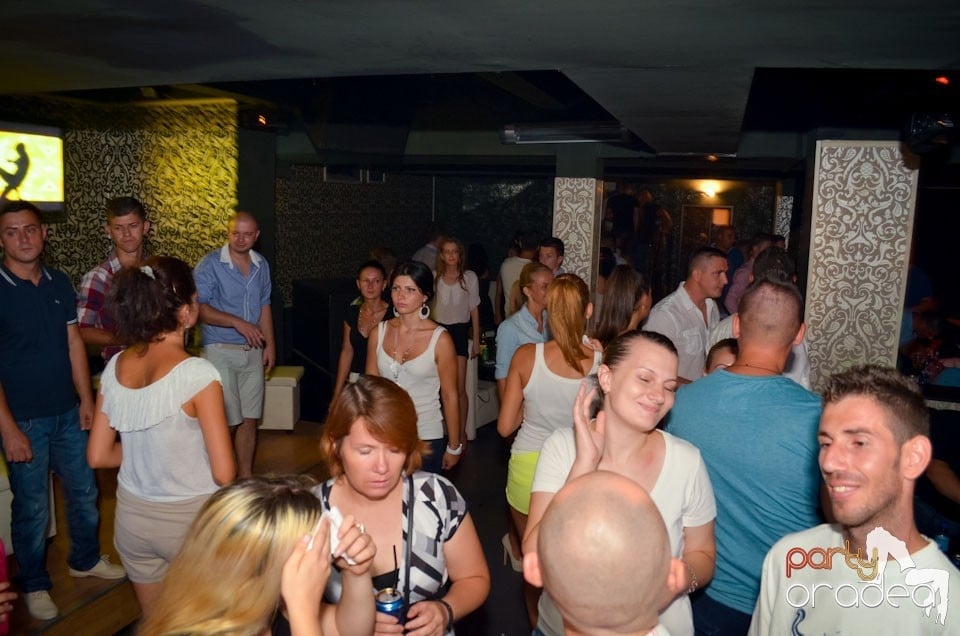 Nebunie în Club Life, 