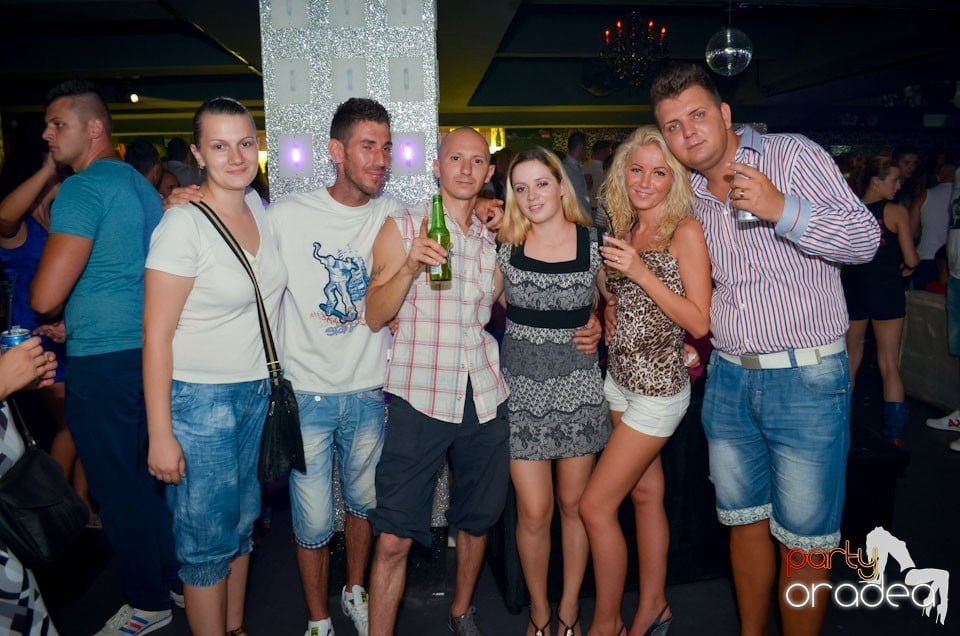 Nebunie în Club Life, 