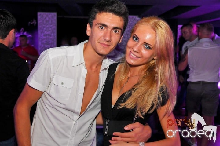 Nebunie în Club Life, 