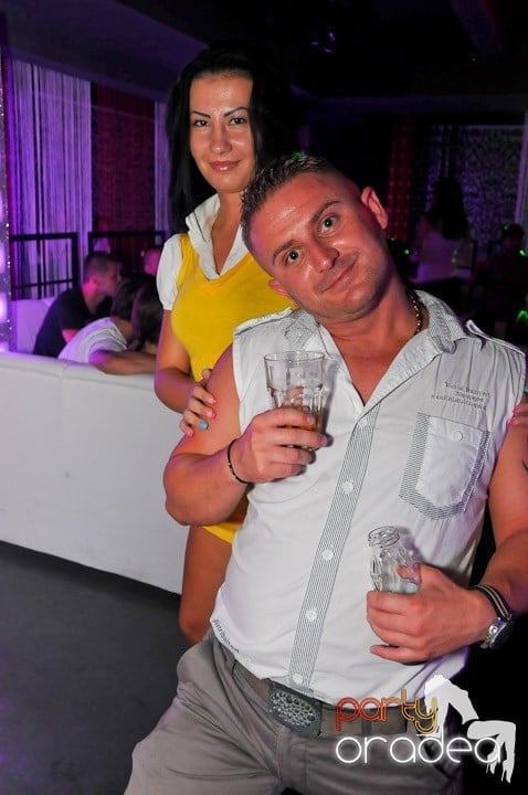 Nebunie în Club Life, 