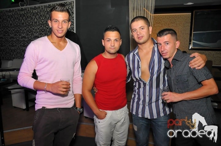 Nebunie în Club Life, 