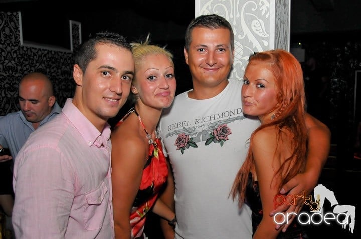 Nebunie în Club Life, 