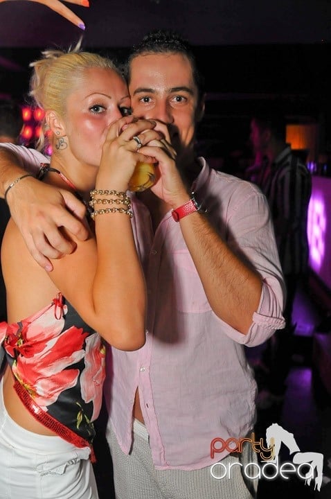 Nebunie în Club Life, 