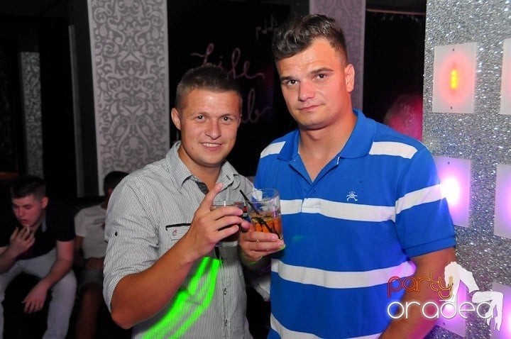 Nebunie în Club Life, 