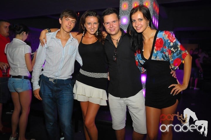 Nebunie în Club Life, 