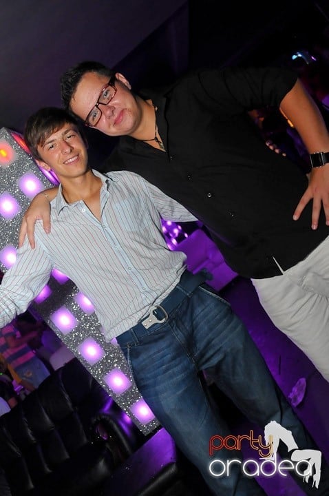 Nebunie în Club Life, 