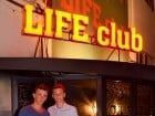 Nebunie în Club Life