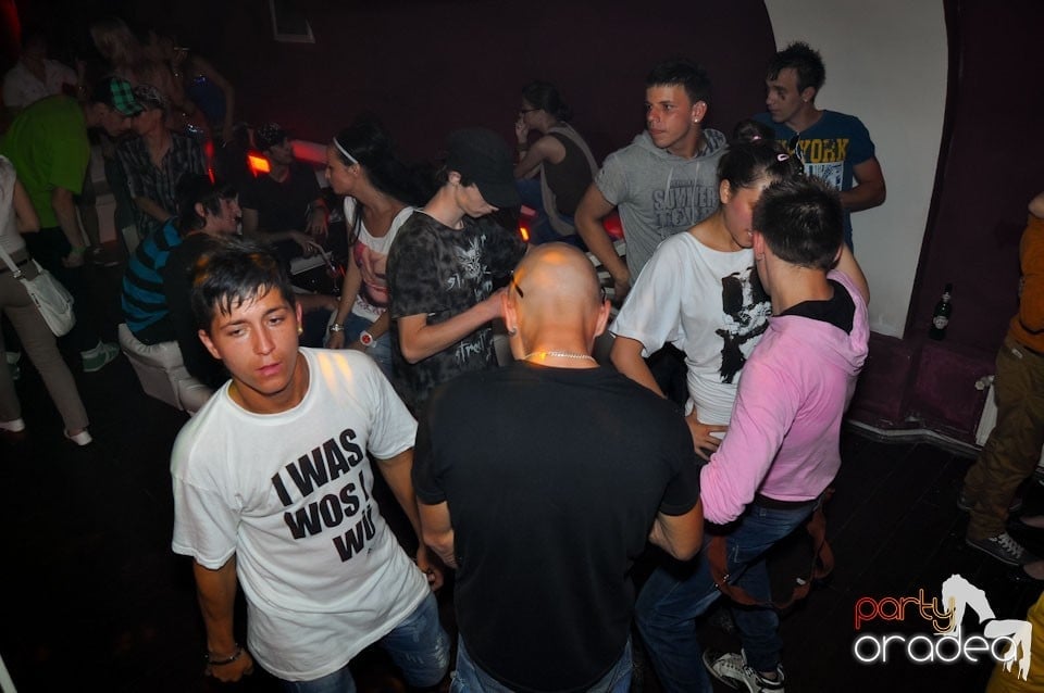 New Face Party în Club Atti's,
