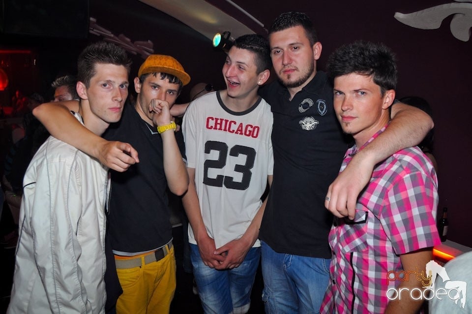 New Face Party în Club Atti's,
