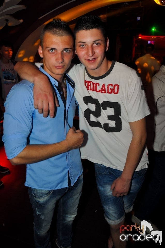 New Face Party în Club Atti's,