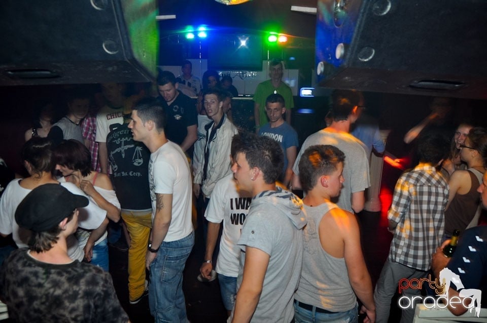 New Face Party în Club Atti's,