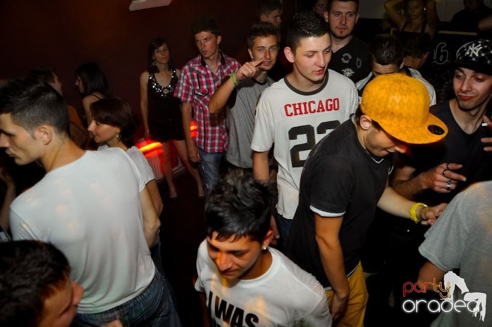 New Face Party în Club Atti's,