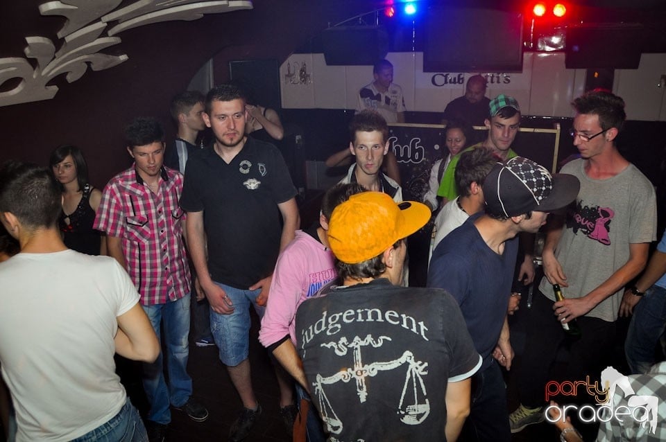 New Face Party în Club Atti's,